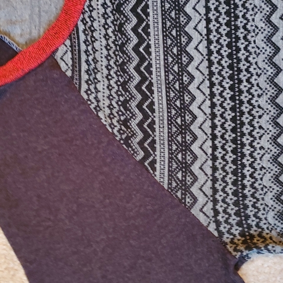 Maurices 24/7 gray, black and red shirt size Medium - Picture 7 of 10